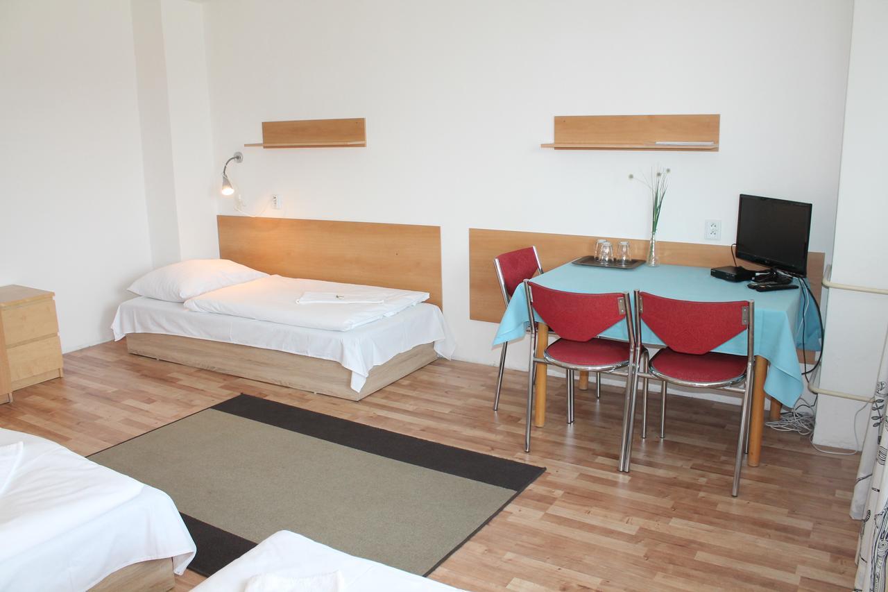 Hostel Turist Zvolen Esterno foto